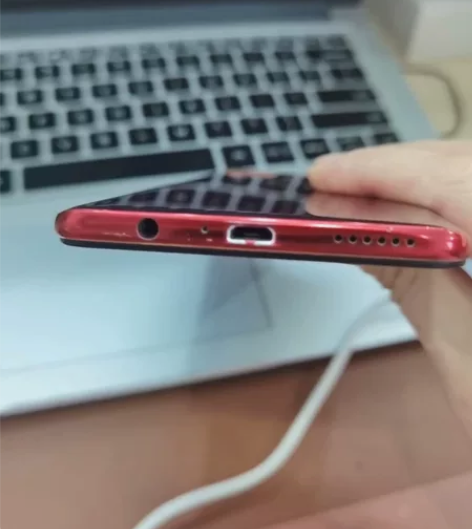 oppor15 6+128g 红色 一点毛...