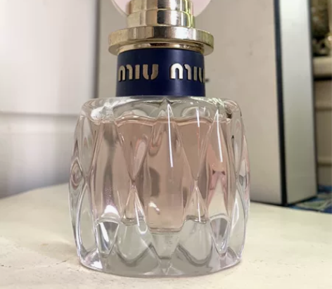miumiu缪缪粉漾香水30ml 只用了几...