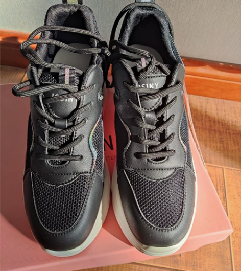 全新卓诗尼女士黑色老爹鞋运动鞋36码，有瑕...