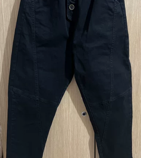 显瘦黑色牛仔裤萝卜裤 巨遮肉 感兴趣的话点...