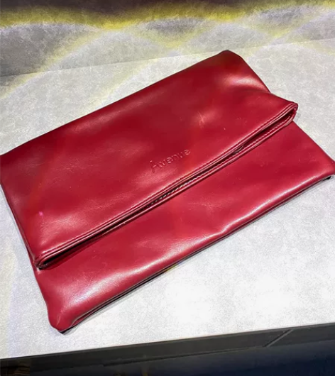 之前去旅游的时候 那年特别喜欢大红色 就入...