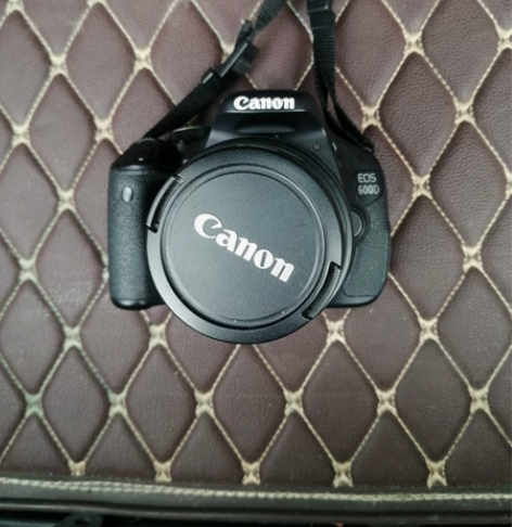 佳能单反相机600D，镜头18-55，95...
