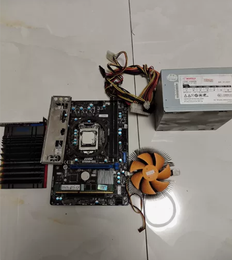 出微星B75MA E31主板，微星亮机卡G...