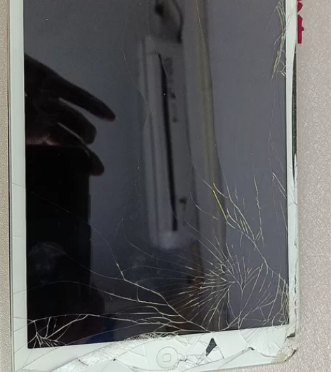 iPadmini2    16g屏幕坏 感...