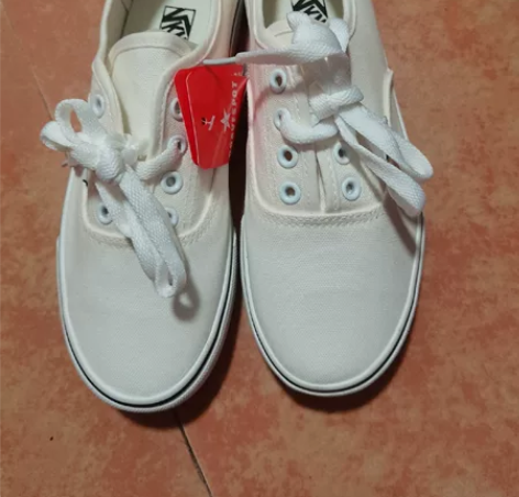 全新!  匡铭帆布鞋39码，低价出! 感兴...