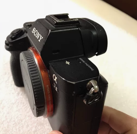 索尼a7m2全画幅微单 功能正常，边角掉漆...