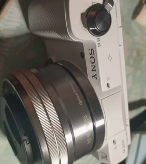 索尼微单a5000 95新。套机，带镜头，...