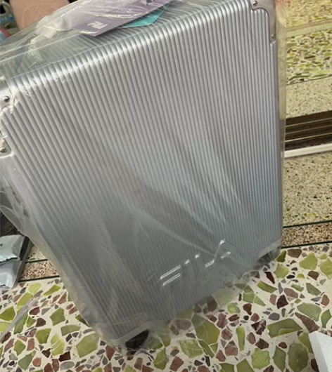 斐乐20寸拉杆箱，全新包邮，看中直接拍，不...
