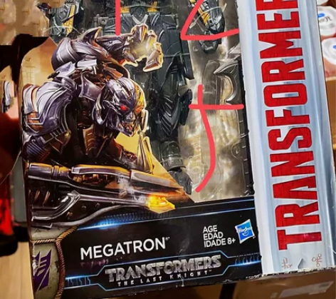 搬家，孩子们小时候的变形金刚玩具，经他们同...