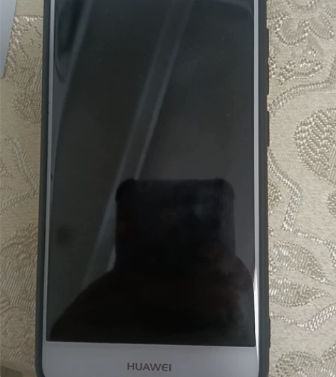 华为nova1,背面轻微划痕,64 g,送...