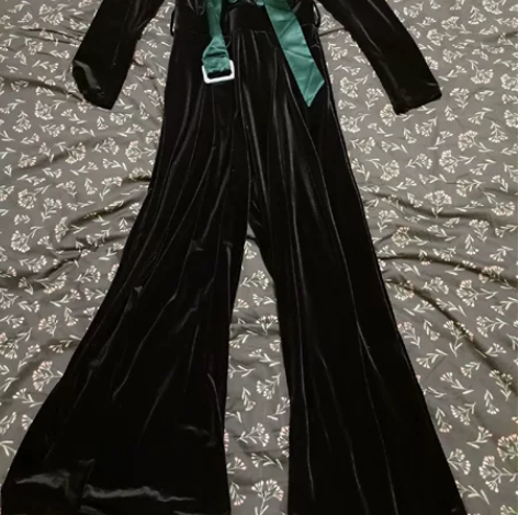 丝绒连体裤,M码 穿过三次左右。 感兴趣的...