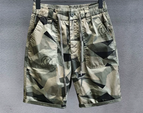 顺滑亲肤丝光薄料子潮牌迷彩休闲短裤男宽松五...