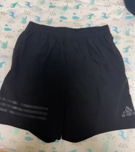 adidas短裤，M码 感兴趣的话点“我想...