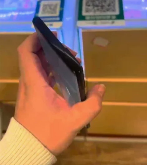 三星note20U 12?256 外屏裂点...