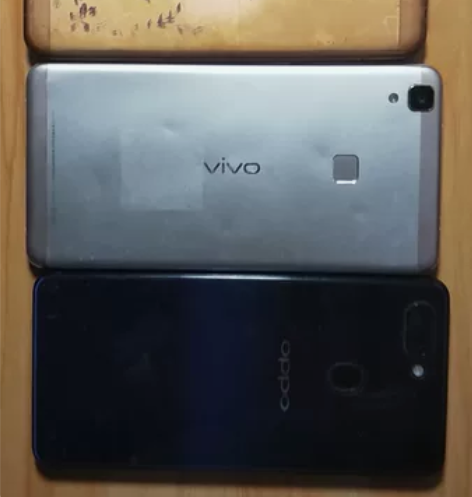 三部手机，2台vivo手机，还有oppor...
