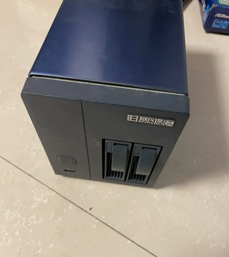 暴风影音空机箱，不带电源，成色8新。便宜出...