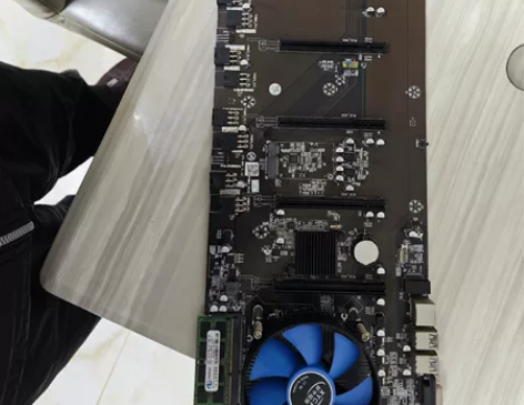 8卡主板，带CPU及4g内存，即插即用 感...