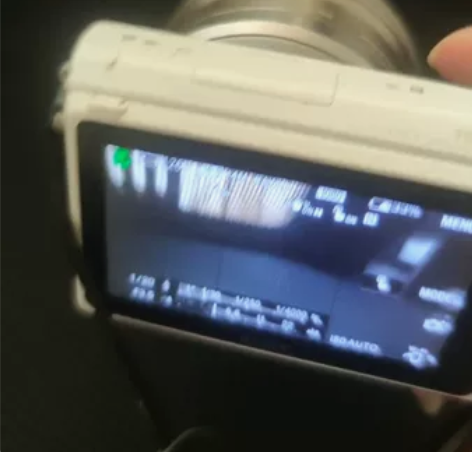 二手索尼微单l奶昔5T 9新 套餐什么...