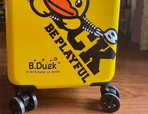 全新16寸小黄鸭拉杆箱,万向轮,海关密码锁...