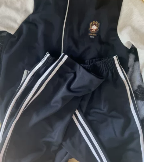 全新校服一套，150码，一次都没穿过，有需...