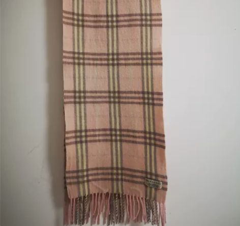 好多条围巾，闲置，几乎不戴了…便宜处理