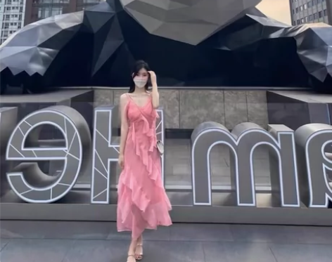 粉色荷叶边V领吊带裙度假裙法式甜美气质仙女...