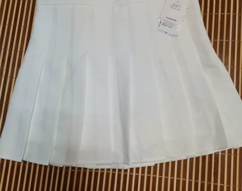 春秋夏百褶裙 全新，由于本人瘦了穿上太大闲...