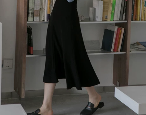 【年终盛典价】复古伞裙高腰赫本风黑色半身长...