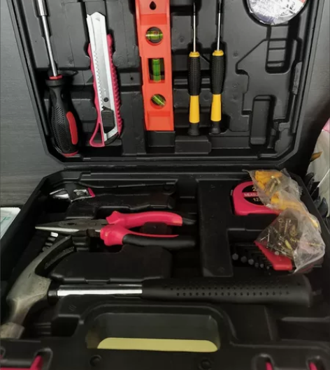 全新未拆封的工具箱套装 朋友多买了一个 送...