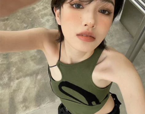 22SS原创设计感不规则绑带背心女夏季军绿...