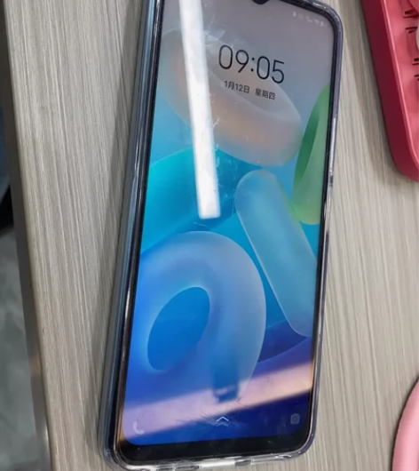 用过半年的vivo y33s 公司客服部自...