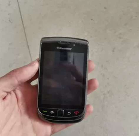 黑莓手机，支持无线网，触屏的， 感兴趣的话...