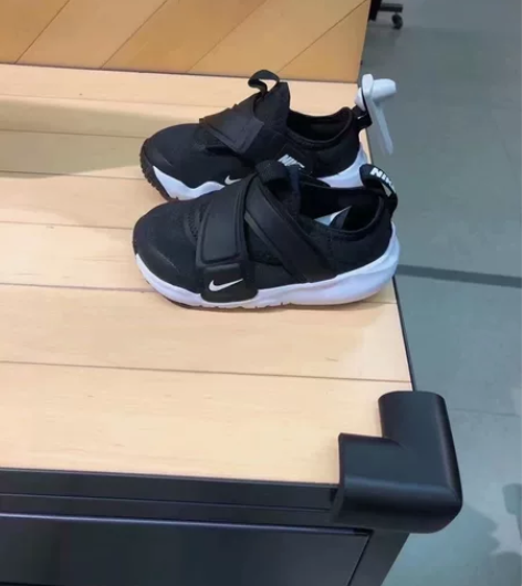 耐克小飞碟，奥莱入，全新6c，全新 感兴趣...