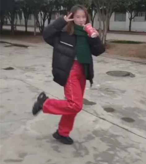 BM牛仔裤女辣妹大红色设计款宽松学生直筒显...
