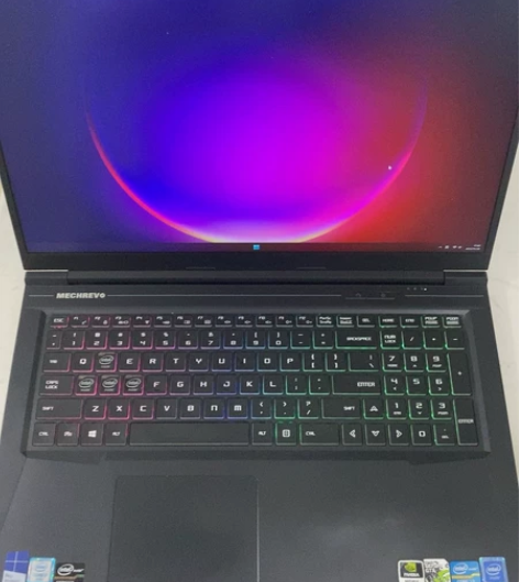 出一台笔记本电脑,原装箱子,发票齐全。17...