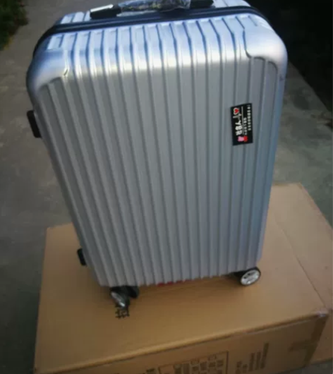 pC拉杆箱 感兴趣的话点“我想要”和我私聊...