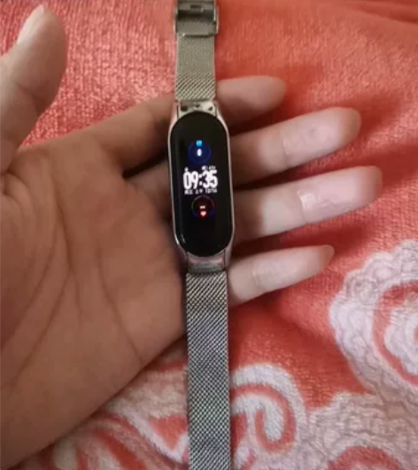 小米手环5代，NFC版本的！买来就用了半年...