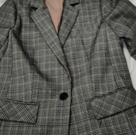 灰色西服 感兴趣的话点“我想要”和我私聊吧~