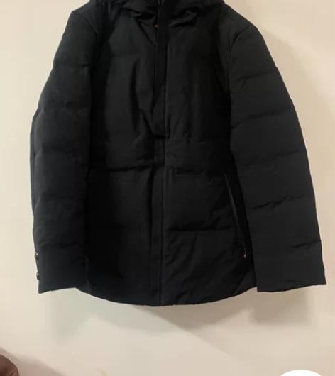 男士连帽羽绒服9成新特 感兴趣的话点“我想...