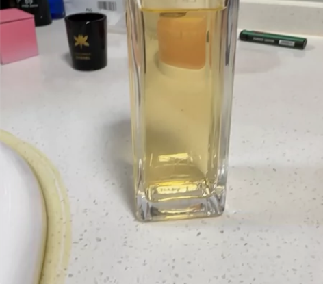 迪奥化妆水 刚打开  用了一点不合适，凝视...