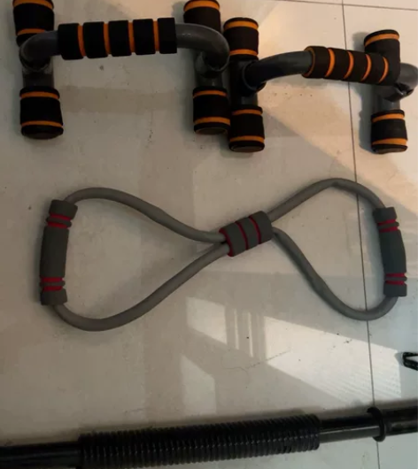 握力棒一个，30kg。俯卧撑支架一副。弹力...