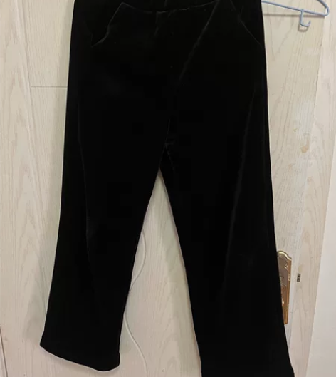 黑色丝绒阔腿裤显瘦里面加绒M码喜欢就拍下吧...