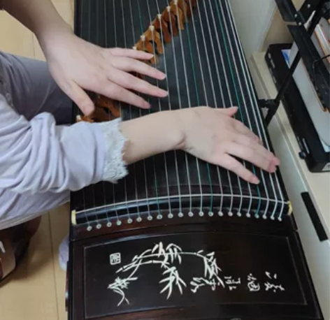 因搬家，低价转让全套古筝琴，古筝、凳子、谱...