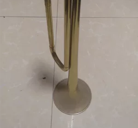 小号,放两三年了,以前在学校是升旗鼓号队的...