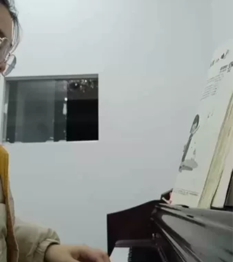 钢琴甩卖，4200一台，可以看现货在决定要...