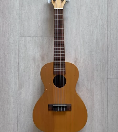 尤克里里 加工厂朋友送的 自己组的琴 21...