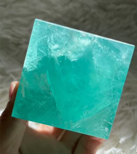 天然湖水蓝萤石方块 尺寸：52×50mm纯...