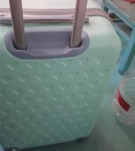 旅行箱一个。 感兴趣的话点“我想要”和我私...