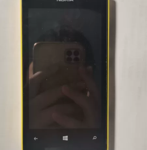 诺基亚Lumia525，一切功能正常 外屏...