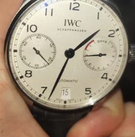 ZF机械手表，玩具表，不具备品牌价值。自戴...